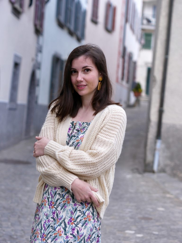 Eloïse en robe Estragon écru