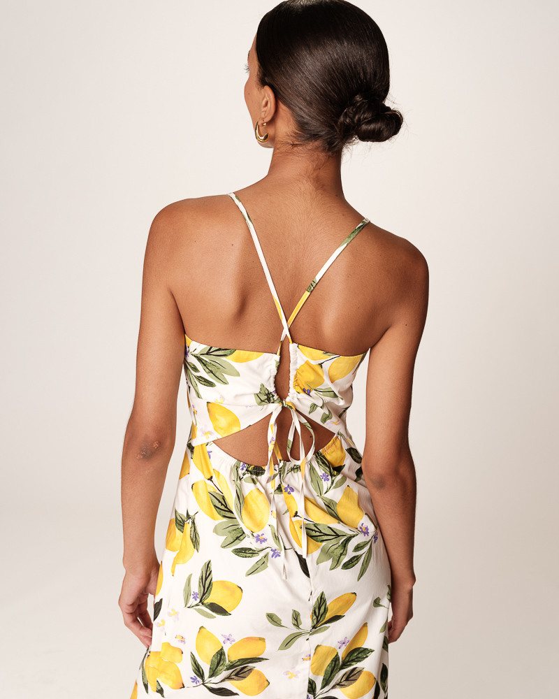 Robe Grace & Mila en coton jaune. Robe Grace & Mila en coton jaune. Silhouette féminine et aérienne, idéale pour l’été.