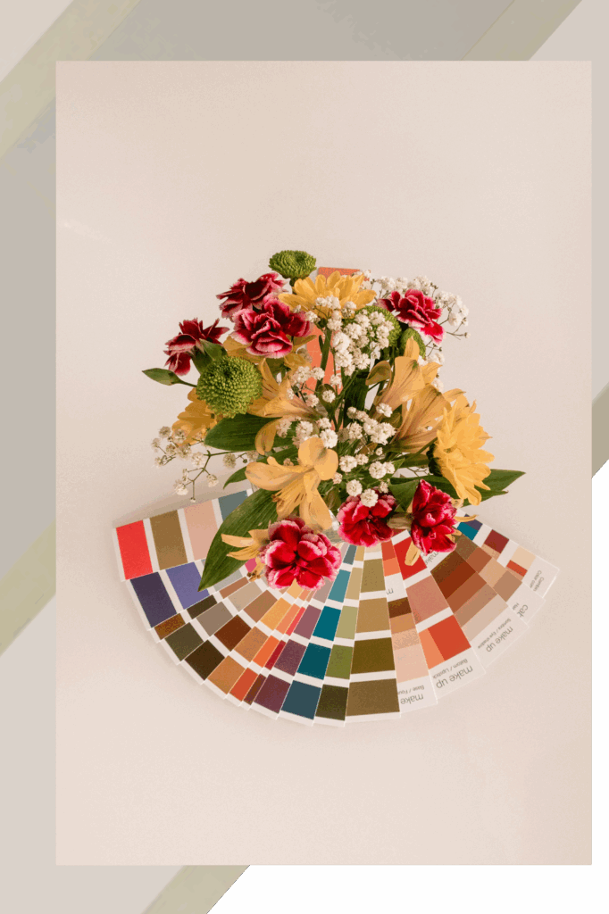Nuancier de teintes pastel avec fleurs Palette de couleurs douces accompagnée de fleurs fraîches. Harmonie visuelle inspirée par la nature et la poésie des saisons.